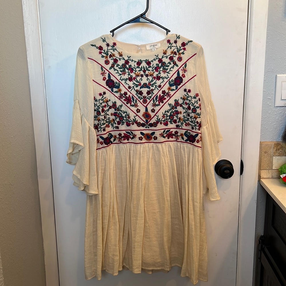 Umgee embroidered dress size small